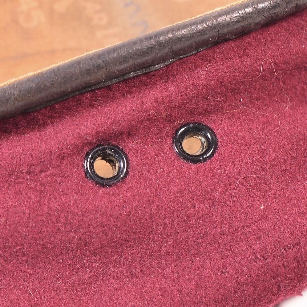 There were exceptions with specialized forces. For example, Lord Lovat's 1st Special Service Brigade commandos landed during the D-Day invasion on Sword Beach wearing their green berets instead of helmets. According to historian Antony Beevor, these commandos discarded their helmets last minute, expressing pride in their beret as a symbol of their elite status.