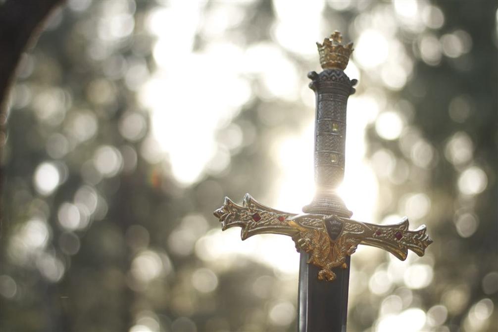 The earliest English usage of "double-edged sword" as a metaphor appeared in periods when people were more acquainted with swordplay. This metaphor was previously present in Arabic literature, which had a longer history of using sword imagery with precision due to their advanced blade-making traditions. However, no direct etymological line links the Arabic term to English usage. The metaphor became common in English after the medieval period when swords, especially in Europe, were often double-edged, making the idea concrete and relatable.