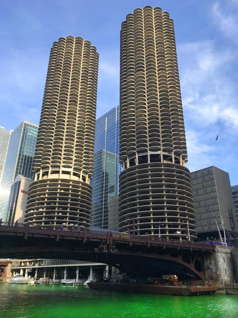 Chicago’s spectacular growth boils down to one key fact: its unique position and role as a major transportation and industrial hub.More than just luck, it envelops geography, transportation breakthroughs, ecological riches, and industry ingenuity. Let’s unpack this tale step by step.