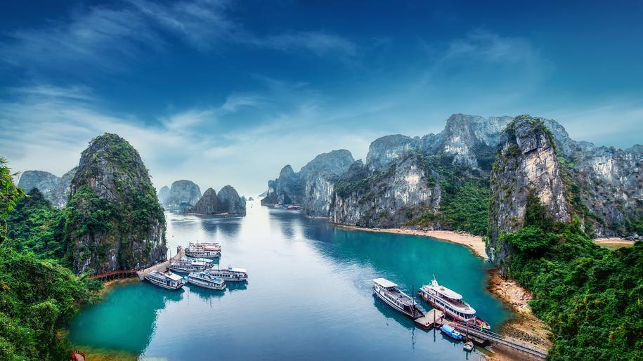 At first glance, North Vietnam seems like the underdog in terms of sheer land mass or population, especially compared to the sprawling U.S. and global superpower status. So why did America resort to a draft instead of relying on volunteers to finish the “small opponent” off quickly? Let’s unpack this mess.