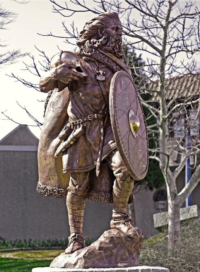 Reliable historical information about the early 10th-century Harald is sparse but consistent among researchers. Historical sources mention a ruler called Haraldr lúfa, meaning “Harald Unkempt Hair,” living in Norway around the early 900s. He is believed to have fought in the Battle of Hafrsfjord, a key event traditionally dated to the late 9th century, which may have been important in regional power struggles. This Harald also remarried a Danish woman, indicating diplomatic ties or alliances with neighboring kingdoms.