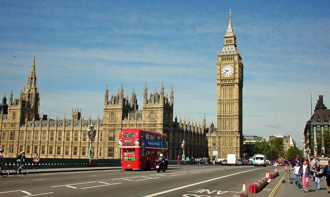 The United States later joined sanctions and assisted the UK after diplomatic resolution attempts failed. This reflected Western alignment behind Britain's sovereignty claim over the Falklands, intensifying the pressure on Argentina.
