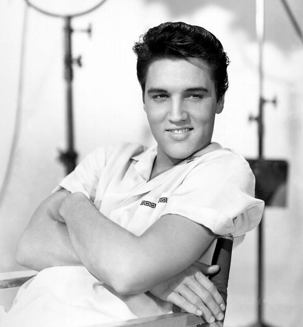 When Elvis Presley was in the Army, did his fame and popularity create any conflicts of interest in his unit?