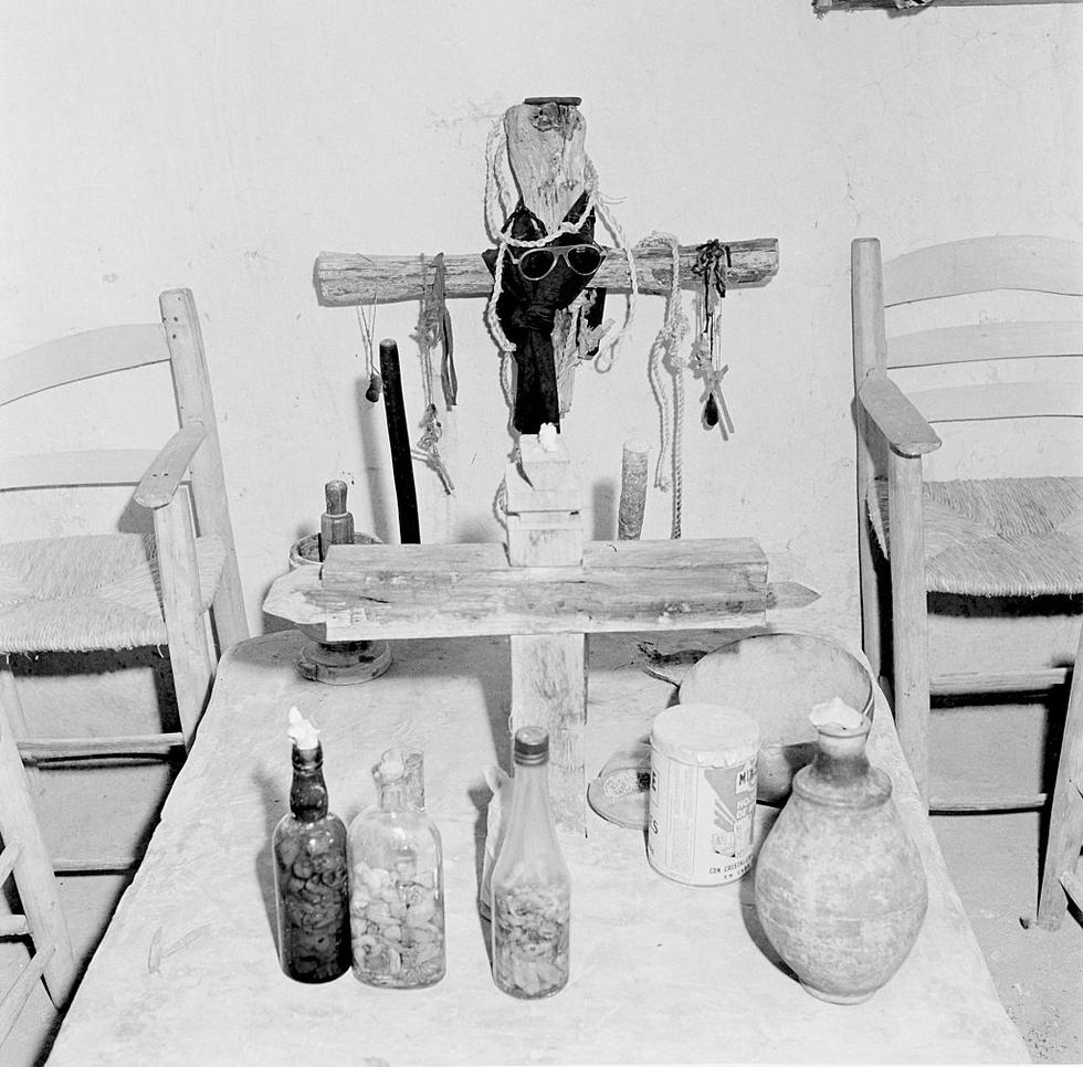 In 1797, Moreau de Saint-Méry, a French slave-owner, described Vodou extensively. He warned about its potent influence, recounting instances where even White observers were compelled to dance involuntarily and had to pay to be released from its power. Though he did not claim Vodou involved cannibalism or human sacrifice, he focused on the sex rituals and blood sacrifices, presenting the religion as a dangerous form of social control.