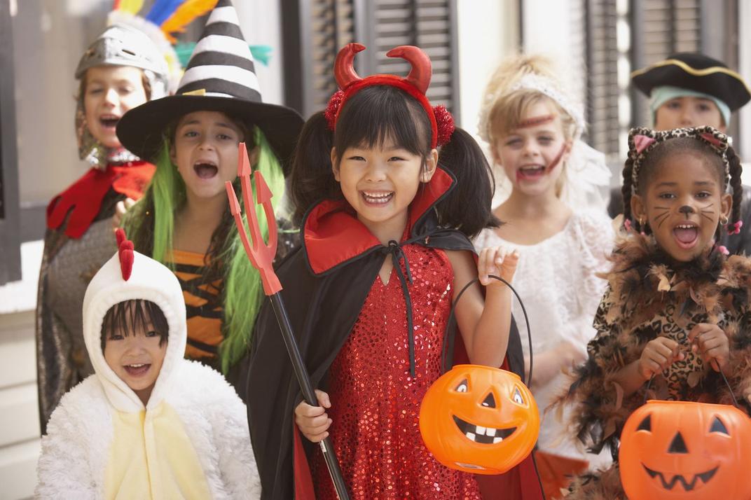 The origins of Halloween trace back to ancient traditions, with the Scottish practice of guising playing a key role.In Scotland, guising involves children dressing in costumes and visiting neighbors. They perform a poem, joke, or song in exchange for treats. This tradition closely resembles today’s trick-or-treat custom but has distinct roots.