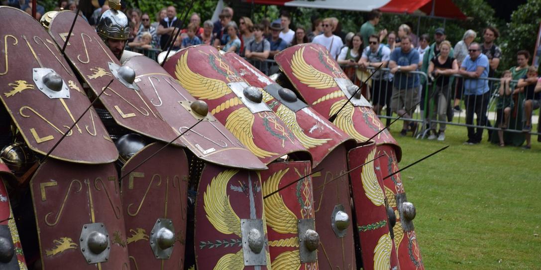 Vegetius, the ancient military writer who pennedDe Re Militari, had his own take. He suggested that the ideal height for a legionary was 5'11" in Roman feet. But here’s the catch: a Roman foot equals roughly 11 inches, not 12. So the ideal height translates closer to 5'4" or 5'5". Surprisingly, this is even shorter than the archaeological evidence Kron uncovered.
