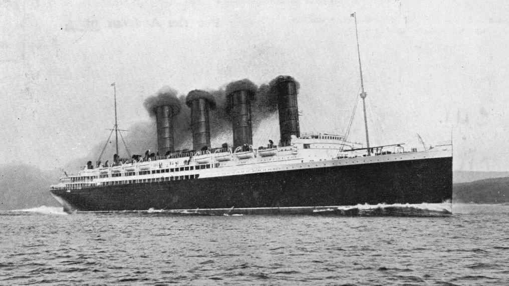 Moreover, the ship rests on its starboard side—the side hit by a torpedo—which obstructs a clear view of the damage area. This position complicates assessments of the sinking cause and structural conditions.