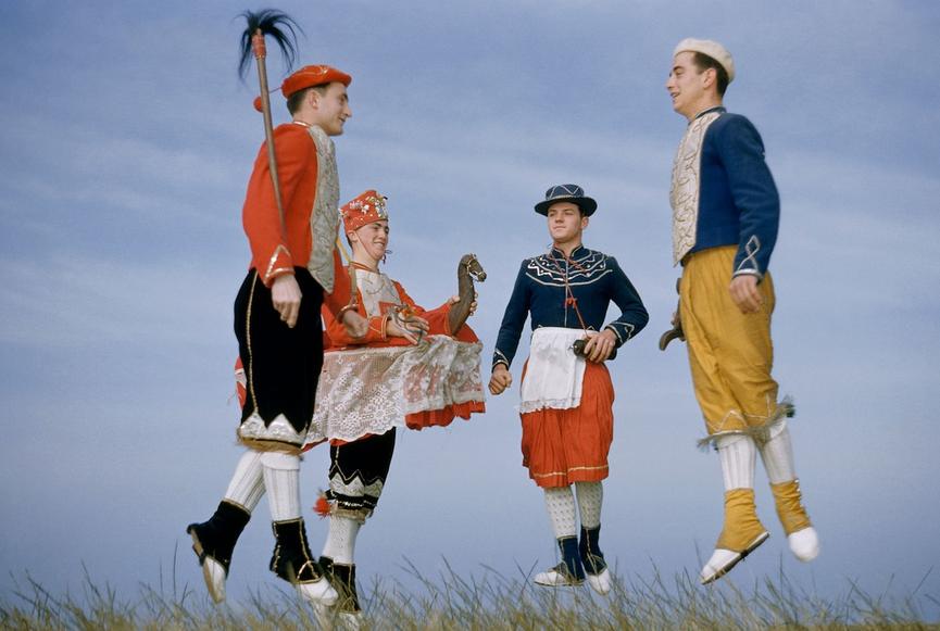 The Basque culture originates from one of Europe’s oldest known populations, maintaining unique linguistic, ethnic, and cultural traits over millennia.This distinctiveness stems from their ancient roots predating Indo-European invasions, a geographically isolated homeland, and a firm preservation of language and customs despite historical pressures.
