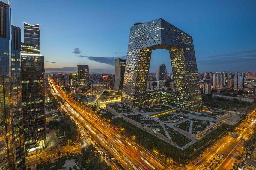 Beijing became—and remains—the capital of China because it perfectly balances power, geography, and history, making it the preferred choice of the longest-lasting regimes from the Yuan dynasty to the present Communist government.But that’s just the headline. Let’s unpack why this northern city continues as the heartbeat of China’s vast empire, despite challenges and other attractive options.