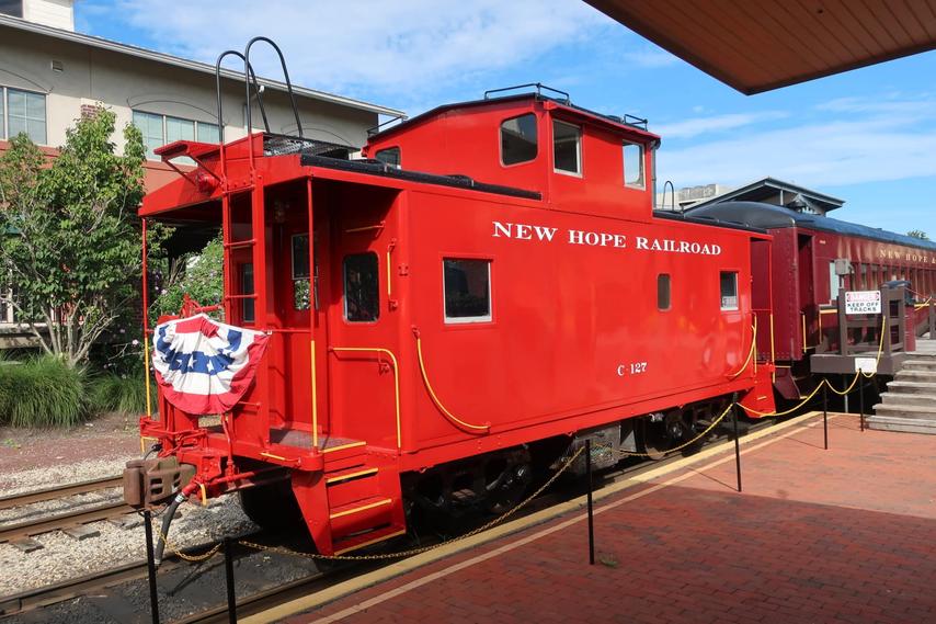 The caboose once served as the vital nerve center at the end of a freight train, offering a space for crew to live, work, and keep watch—but those colorful cars have now largely vanished from modern railroads.Why did railroads rely on them? What replaced them? Let’s unpack this bit of railroad history and find out what happened to the caboose.