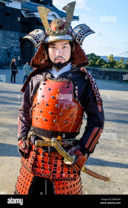 Special accommodations were made for samurai with thinning hair or baldness. Older warriors who experienced hair loss adapted theirmagestyle or helmet padding to maintain comfort and protection. This shows practical considerations were made in keeping the helmet effective for all samurai, regardless of hair condition.