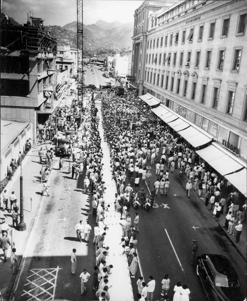 Why did Hawaii become part of the United States? The answer lies in a mix of business interests, strategic military goals, political intrigue, and dramatic upheavals that transformed a vibrant kingdom into the 50th state.Let’s unpack this fascinating story.
