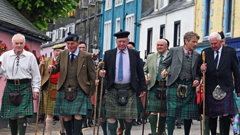 The kilt was only introduced widely into Ireland in the early 20th century as part of pan-Celtic cultural movements. These efforts connected various Celtic peoples—Irish, Scottish, Manx, Welsh, Cornish, and Breton—through their shared language struggles and opposition to English or French dominance. The kilt became a visual symbol of Celtic identity and resistance, and was adopted in Ireland as a statement of cultural pride.