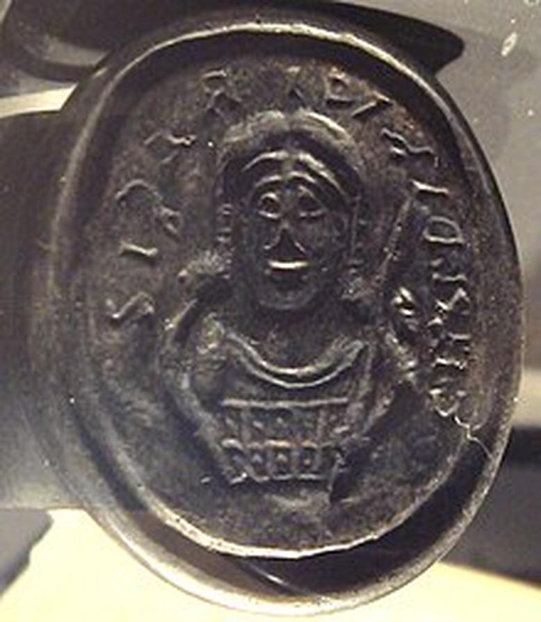 Another factor destabilizing royal power was the royal faida—a paralegal vendetta tradition between Merovingian heirs and noble factions during the late 6th and early 7th centuries. This prolonged internal strife, marked by assassinations and power struggles involving queens, aristocrats, and bishops, undermined monarchy cohesion. The resolution under Chlotar II reinforced regional courts and aristocracies, further entrenching decentralization.