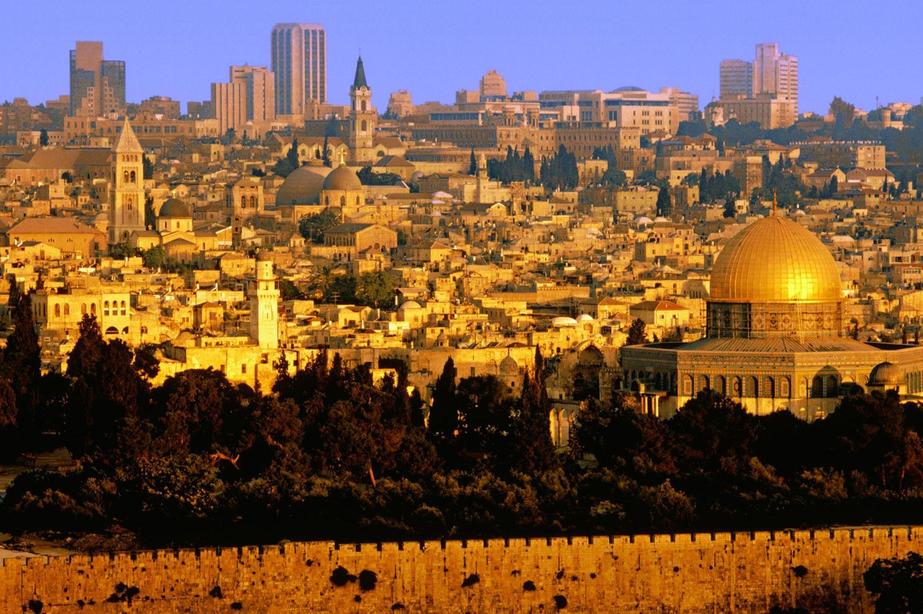 Islam regards Jerusalem as home to the al-Aqsa Mosque and the Dome of the Rock. These closely connected landmarks are vital in Islamic tradition. The Dome of the Rock marks the place where Muhammad is believed to have ascended to heaven during his Night Journey. Muslims honor many Jewish and Christian prophets, recognizing a shared prophetic tradition. Muhammad initially oriented prayer toward Jerusalem, reflecting the city’s spiritual value within Islam before the Qibla changed direction towards Mecca. Jerusalem is considered the third holiest city in Sunni Islam.