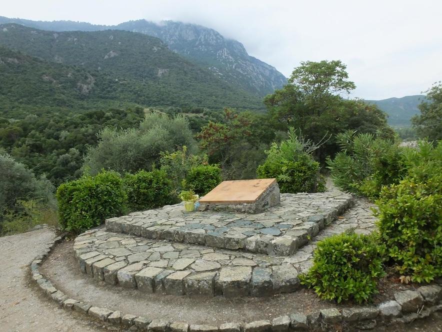 Thus, the Thermopylae defense changed the course of the campaign by influencing Greek strategy, not by halting the Persians directly.