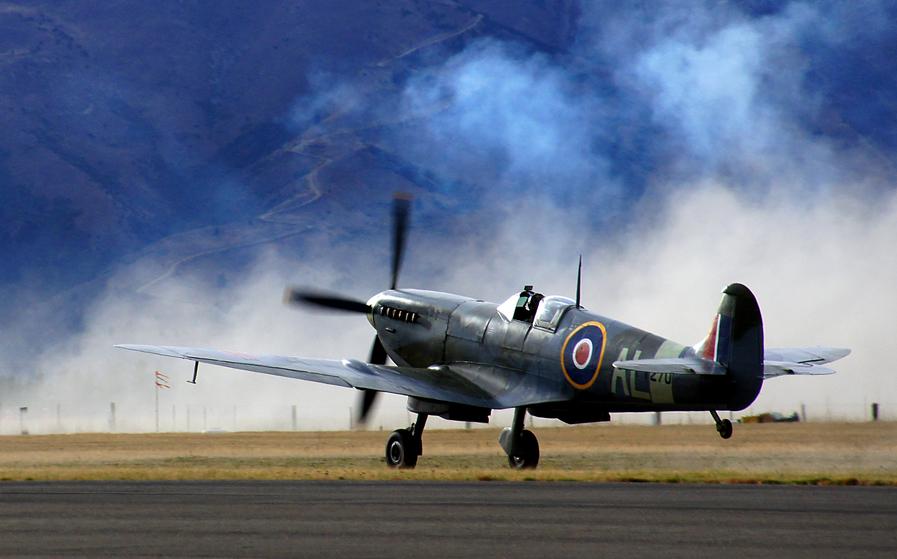 Now, onto the infamous inverted flight issue—specifically related to carburettors. Early Merlin engines, like the Merlin II in the Spitfire Mk I and Hurricane Mk I, used float-type carburettors. These devices controlled fuel flow using a float system, but they had a fatal flaw: during negative g-forces (think rapid “bunting” dives or flying upside down), the floats would starve the engine of fuel. The result? Momentary loss of power, engine cut-outs, and pilot panic.
