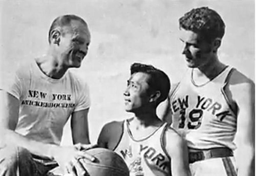 At 5'7", Misaka was considered short, even then. Today, average NBA player heights hover around 6'6". So, how did a guy his height make it? The key is skill, resilience, and timing during a period of league fragmentation and racial barriers.