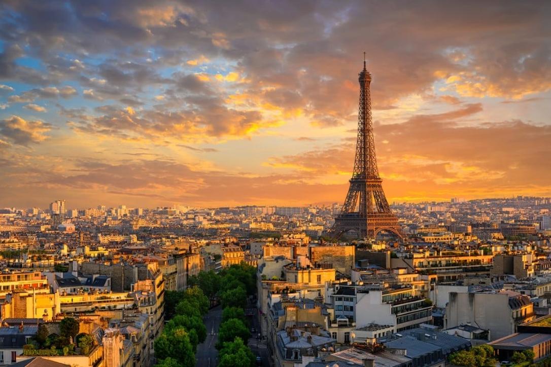 France and Israel both considered themselves outsiders in the nuclear arena. While the United Kingdom could depend on the United States for nuclear backing, France and Israel lacked such security guarantees. This mutual position made France a pragmatic partner for Israel’s nascent nuclear ambitions.