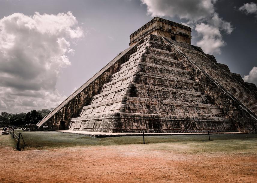 Chert, sometimes called flint, was a staple material across much of the Maya world. Imagine a finely grained, silica-based rock that can be chipped and shaped with surgical precision. That’s chert for you. It’s no ordinary rock.