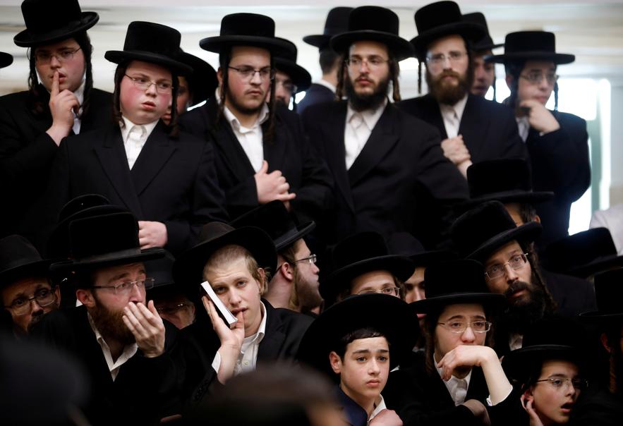 Jewish men began wearing long sidelocks, or payot, as a result of interpreting the biblical commandment from Leviticus 19:27, which forbids “rounding the corners of your heads.” This tradition evolved over centuries, particularly among Charedi communities, as a protective measure against breaking the law.
