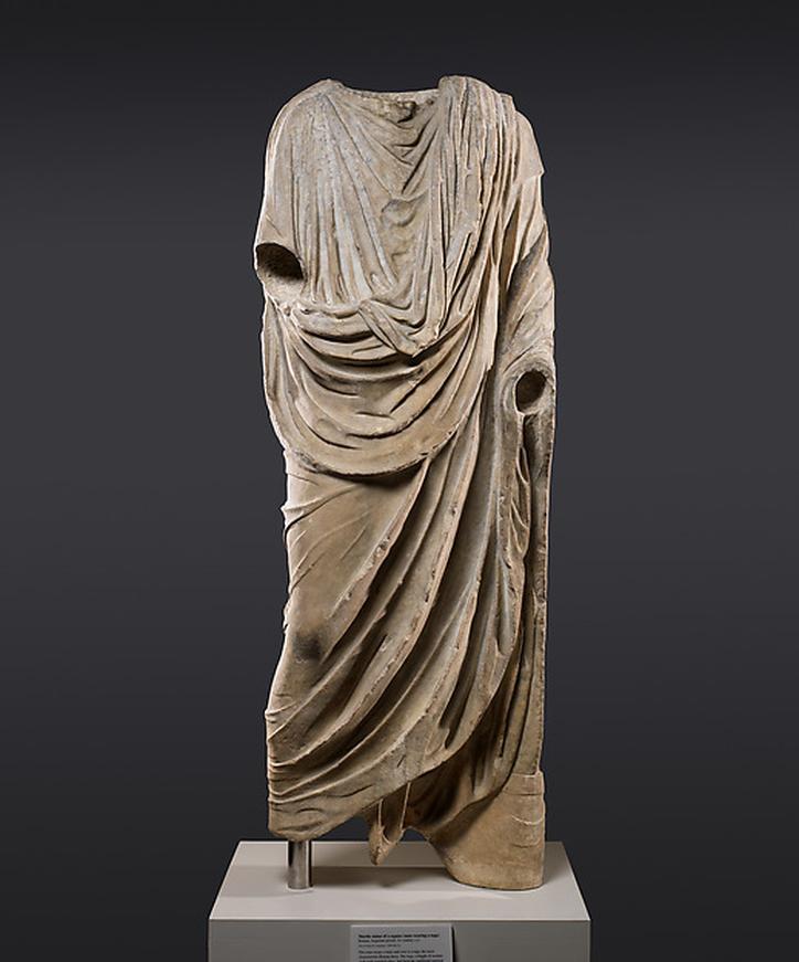 The Byzantine Empire, shaped largely by the Eastern Roman Empire’s traditions, inherited this trend. Classical Greco-Roman garments like togas were no longer common when Byzantium rose. Instead, the Byzantines favored tunics, cloaks, and elaborately decorated robes reflecting new cultural influences, climatic suitability, and evolving status symbols.