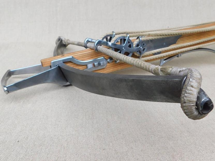 The windlass arbalest, known in Latin asballista ad turnum, was a potent and deliberate weapon in the 12th century, used primarily in siege warfare and pitched battles, firing heavier bolts designed to maximize impact despite a slow reload time.It wasn't a weapon for the impatient or the lone wolf; rather, it demanded teamwork, preparation, and logistics to function effectively on medieval battlefields. Let’s unfold this fascinating story of power, ponderous reloads, and the specialized bolts that marched alongside.