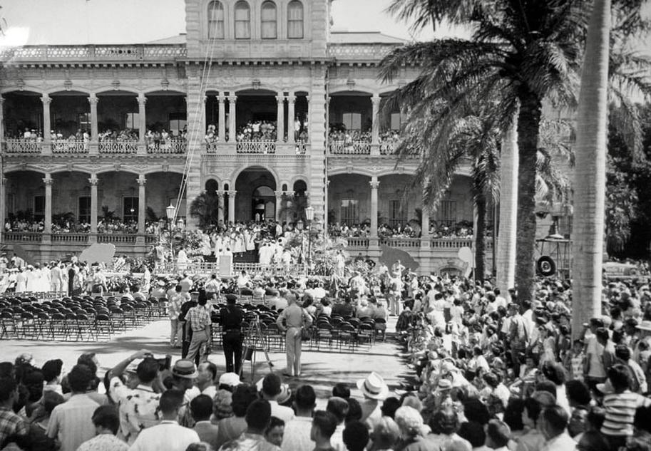 Hawaii became part of the United States due to a mix of economic, political, and military factors driven by American interests. The key reasons include the influence of the Dole Fruit Company and plantation owners, strategic military value, the overthrow of the Hawaiian monarchy, sugar tariffs, and foreign population changes.