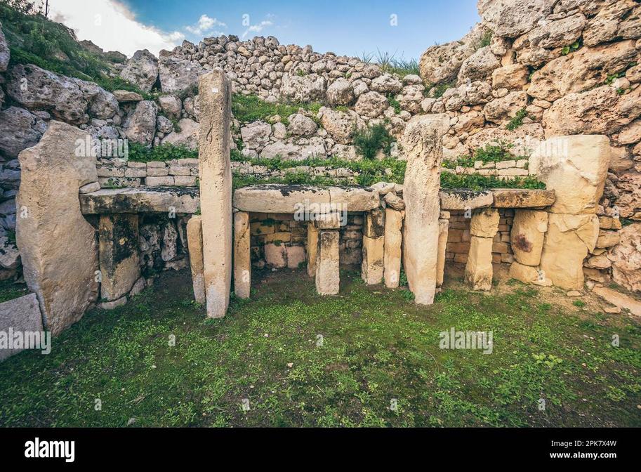 So, do giants really stomped around Malta back in the day? The short answer: no, not really.But before you put away your giant-hunting binoculars, let's dig deep—without unearthing some mythical giant bone. Malta’s stories about giants are captivating. They stir imaginations. Yet, if you peek behind the curtain, reality tells a different tale.
