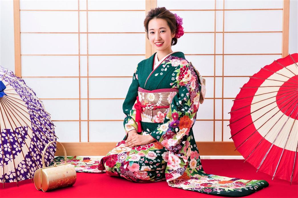 Japanese Footwear: Elegance with Room to Spread