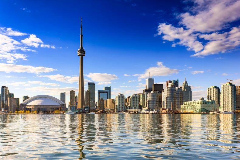 Why Did Toronto Surpass Montreal as the Biggest City in Canada?