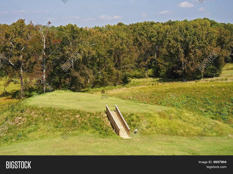 What Happened to Native American Civilizations Like the Mound Builders and What Was Their Civilization Like?