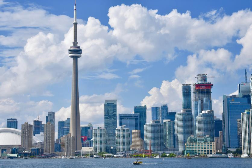 Back in 1871, Montreal was the undisputed champ, with a population of 107,225. Toronto, meanwhile, had just over half that—56,092 people. However, Toronto was on the rise, climbing to second place by 1881. It stayed there for nearly a century.