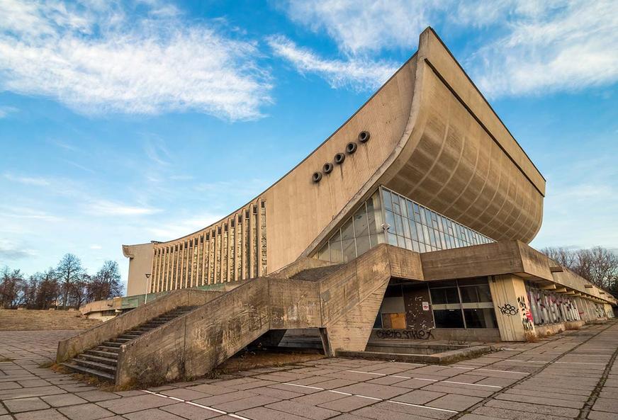 Brutalism initially emerged in the West as a modern, cutting-edge architectural style. It celebrated raw materials and structural honesty, often emphasizing exposed concrete and geometric forms without ornamentation. In the USSR, brutalism was embraced not only for practicality but also as a symbol of utopian ideals. Architects saw it as an egalitarian style appropriate for a socialist society. It represented progress and collective values.