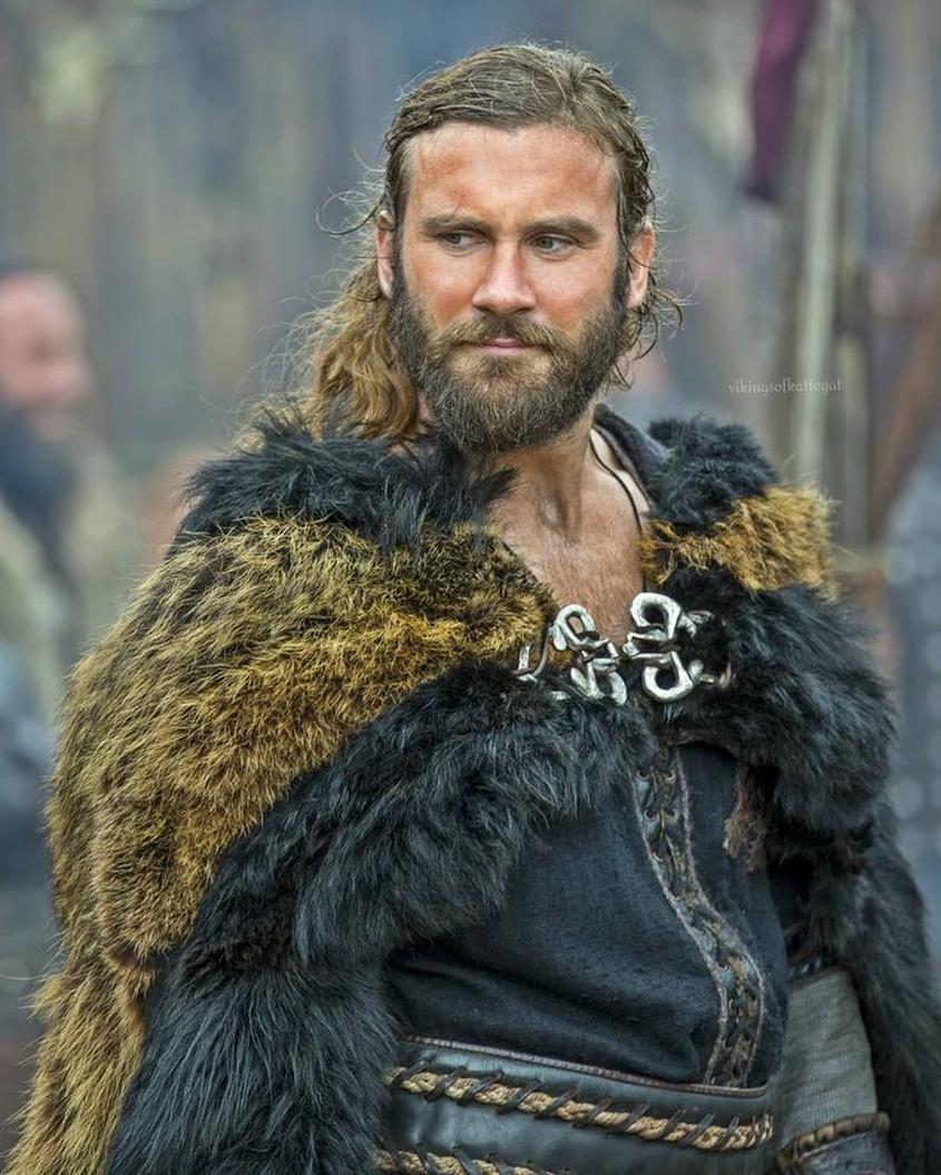 How Large Was Rollo the Walker? Unpacking the Viking Leader’s Monumental Stature Against His Horse’s Hoofbeats