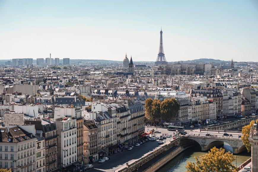 France helped Israel develop nuclear weapons due to a combination of political identity, shared outsider status, and strategic interests during the 1950s and early 1960s.