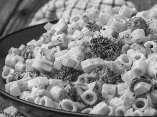 The Meaning of "Macaroni" in the Song "Yankee Doodle" and Its Cultural Impact