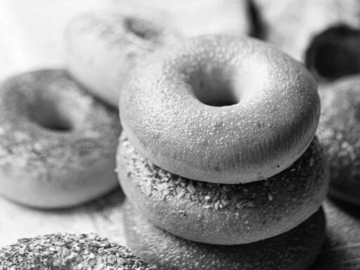 The Connection Between Bagels and Jewish Culture: Origins and Historical Sources