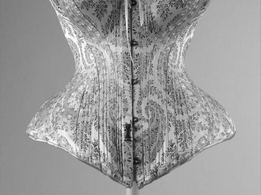 Reasons Behind the Decline of Corset Use in Fashion History