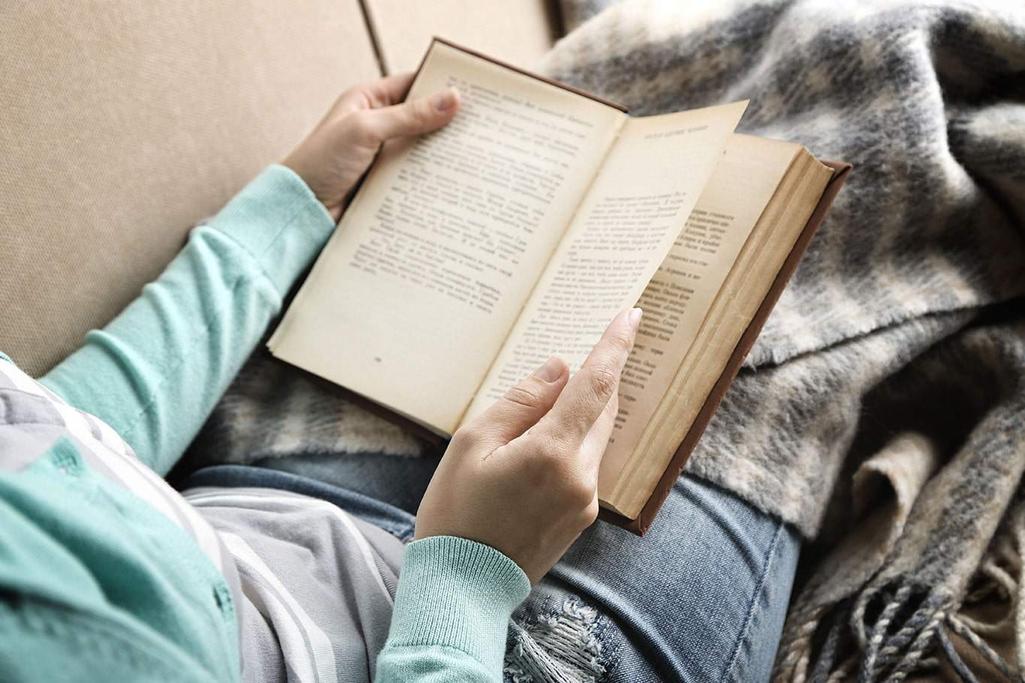 In practice, the amount of time spent does not indicate intellectual ability. Many readers experience slower progress with history books due to their nature. Adopting proper reading techniques can help manage the workload but cannot eliminate the need for concentration and thought.