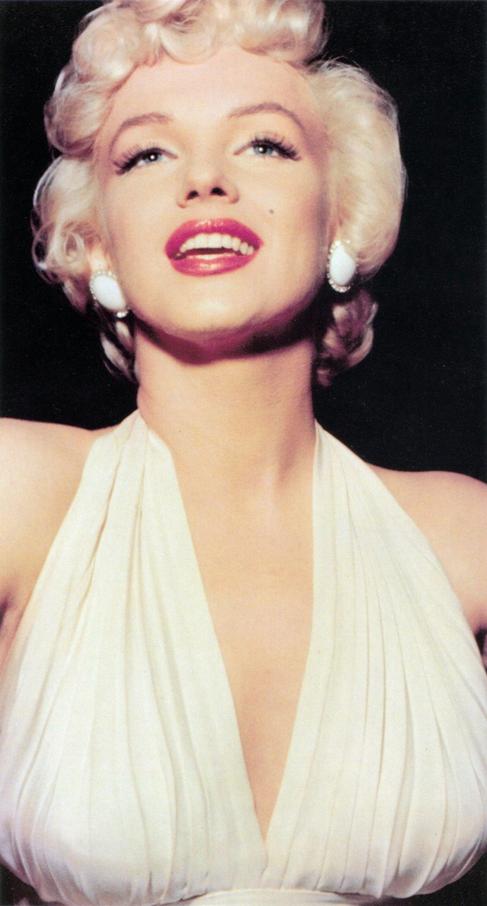Marilyn Monroe did not have a confirmed sexual relationship with John F. Kennedy or his brother Robert Kennedy; the stories largely stem from rumor and lack credible evidence.The two only met publicly on a few occasions. Historical records and credible sources show merely four meetings between Marilyn and JFK, three of which were public events. This limited interaction makes a true affair unlikely.