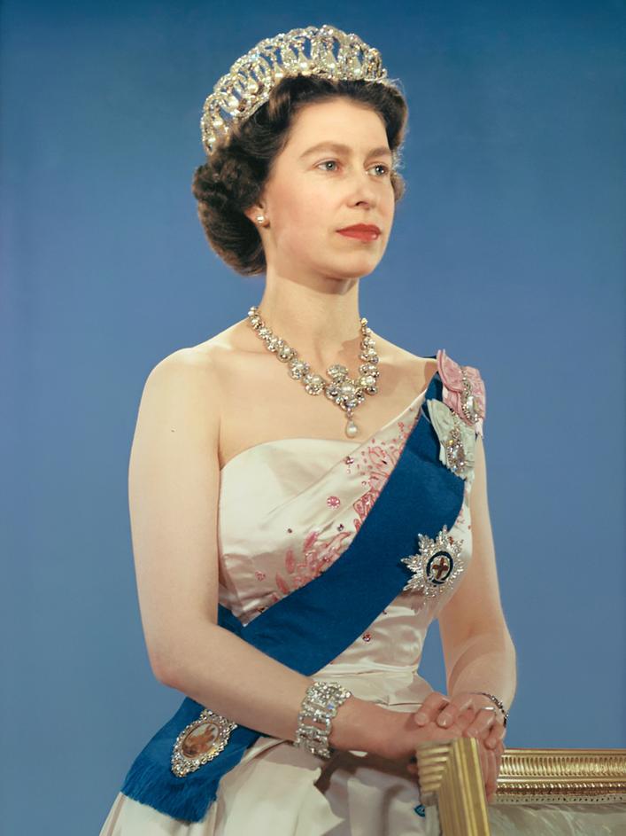 Victoria’s daughter, Victoria, the Princess Royal, had a better relationship with her parents. She conformed to family rules and fulfilled expectations as the dutiful eldest daughter. Her obedient nature contrasted with the rebelliousness of some of her siblings.
