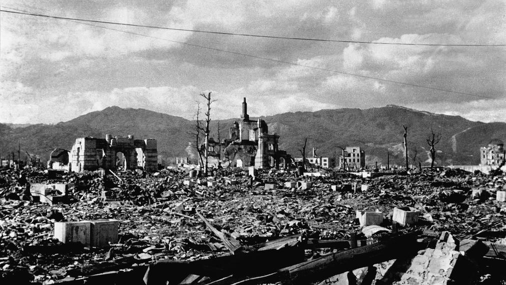 What’s "visual bombing"? Simply put, it required clear skies. No clouds, fog, or storms that would obscure the bombers’ view of the target. The first bomb, dropped on Hiroshima, was delayed until August 6 because the skies only cleared then. Similarly, the second bomb was dropped early on August 9, once visual confirmation was possible over Nagasaki.