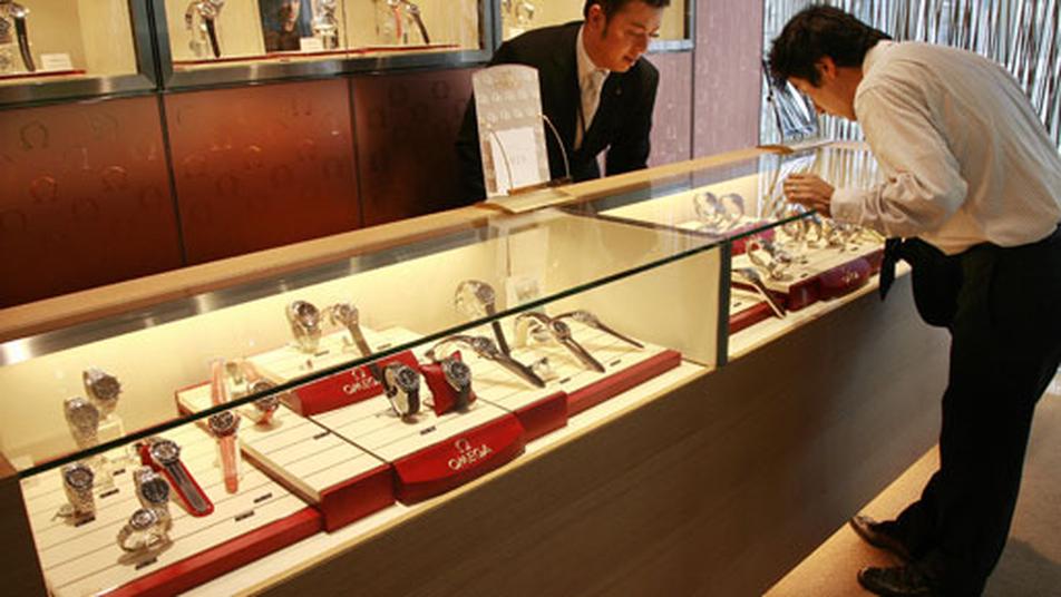 Synergies with other high-precision industries add strength. Switzerland excels in horology because of its mastery in small-scale, precise manufacturing. This skill overlaps with sectors requiring extreme precision, such as seismic instruments and micro-mechanics. The existence of these industries reinforces and funds the specialized manufacturing needed for fine watchmaking, creating a feedback loop that benefits both.