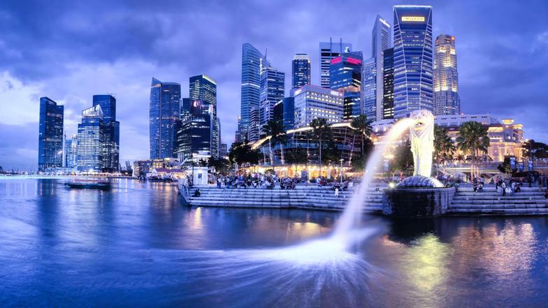 Singapore's Lee Kuan Yew did not turn the country into a dictatorship by maintaining constitutional elections, allowing opposition parties to participate, and avoiding voter intimidation or fraud, despite employing highly centralized political control and restrictive legal mechanisms.