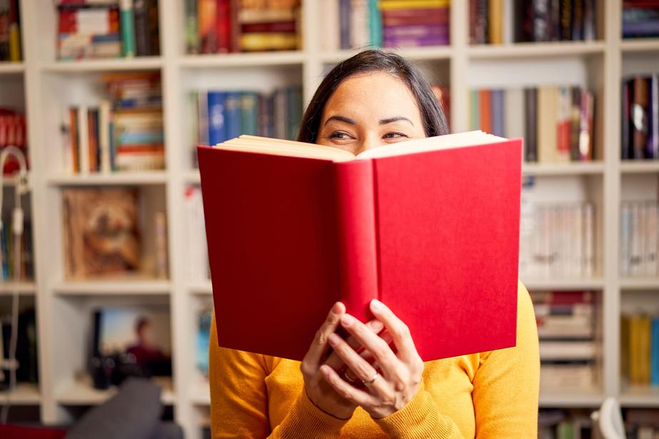 Several factors influence how long it takes to read history books. One key factor is the book’s complexity and density. History texts often reference various documents, letters, or records, which provide detailed evidence. This reliance on fragmentary documentation requires readers to pay attention to nuances.