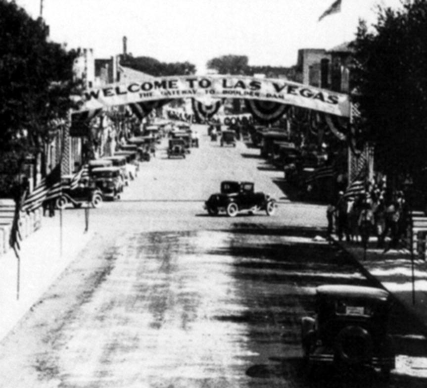 Las Vegas’s proximity to Los Angeles also fueled growth, especially after World War II. Air-conditioned casinos and resorts attracted visitors from across the country. Importantly, the famous Las Vegas Strip is not inside the city limits but on neighboring county land. This allowed casino owners to escape higher city taxes and strict regulations, encouraging rapid development outside city control.