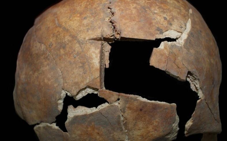 Access to exotic goods further reinforced supremacy. The elites of San José Mogote, for instance, traded for rare jade—an item valued akin to diamonds in later societies. This mineral functioned as a symbol of sacred and political authority. Elite burials containing jade and other luxury items confirmed the link between material wealth and status.
